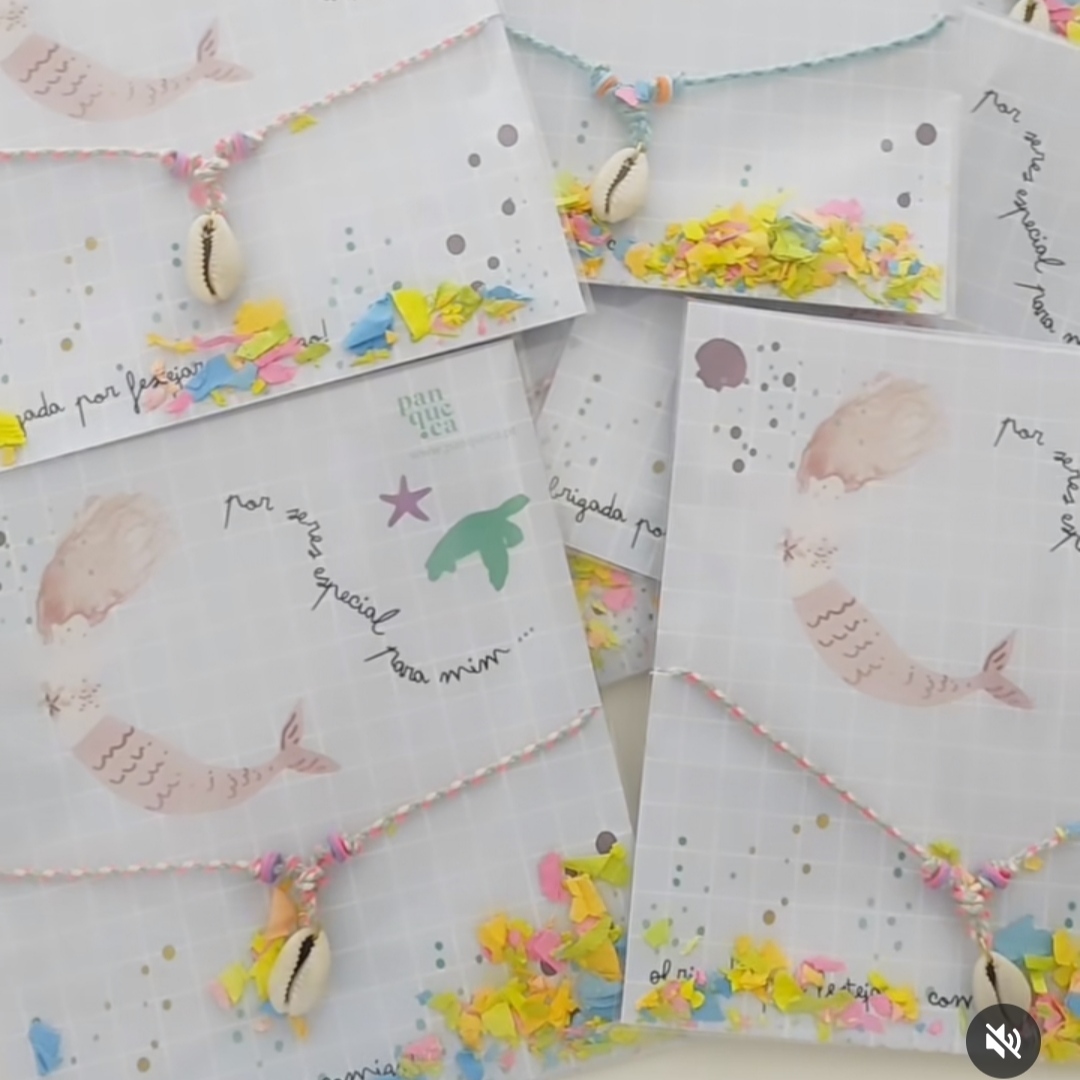 Postais com sereias, pompons, conchas e confetes coloridos