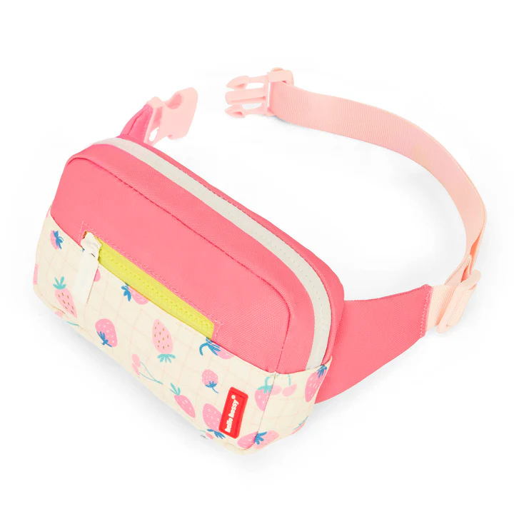 Bolsa de cintura rosa com padrão de morangos e cinto ajustável