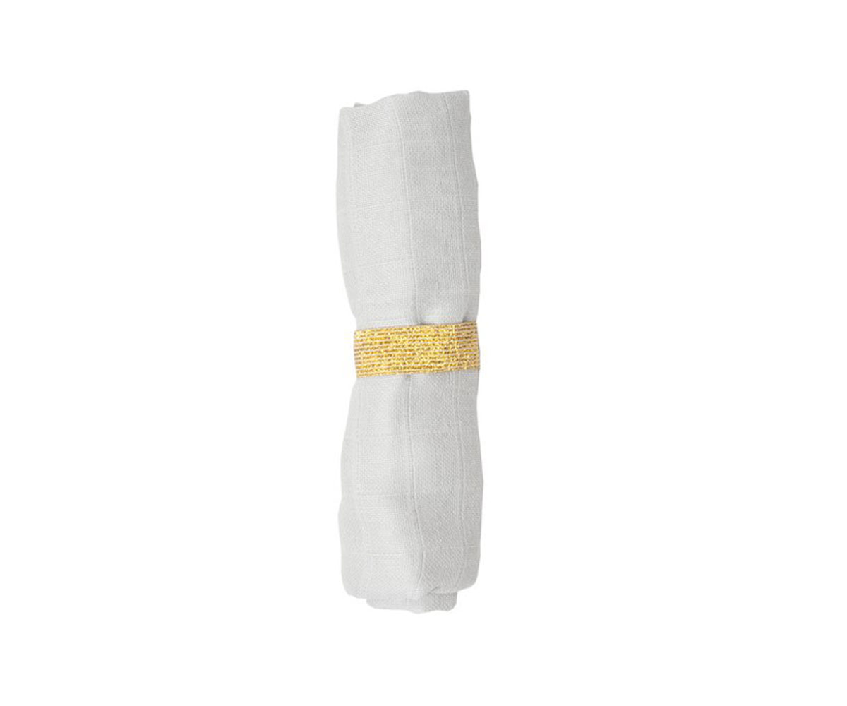 Guardanapo branco com anel decorativo dourado