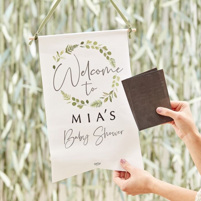 Pendente branco com texto de boas-vindas para Baby Shower e guirlanda de folhas verdes