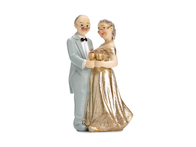 Figura decorativa casal idoso com roupas formais, copos e óculos