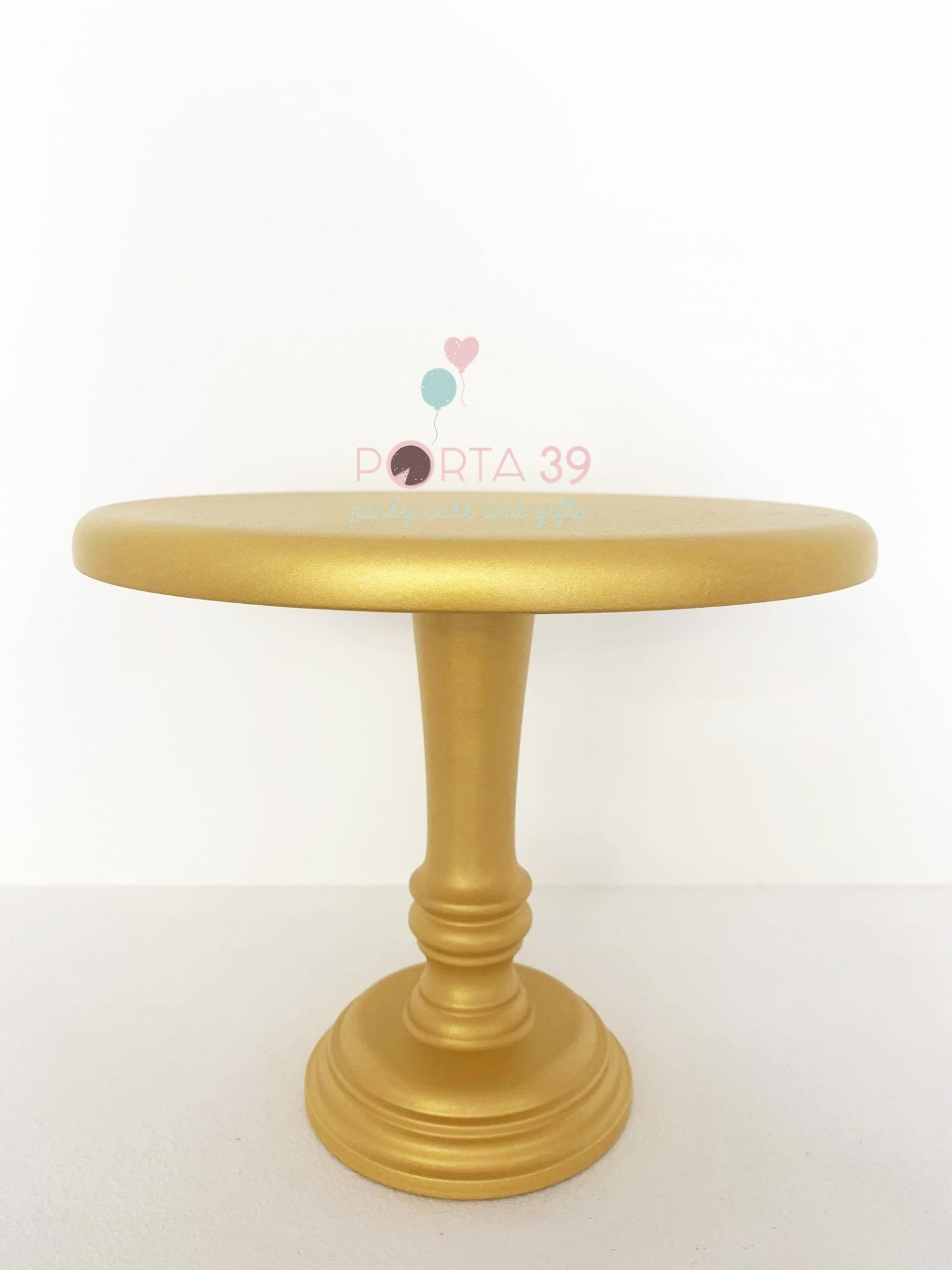 Suporte para bolo redondo dourado com base trabalhada