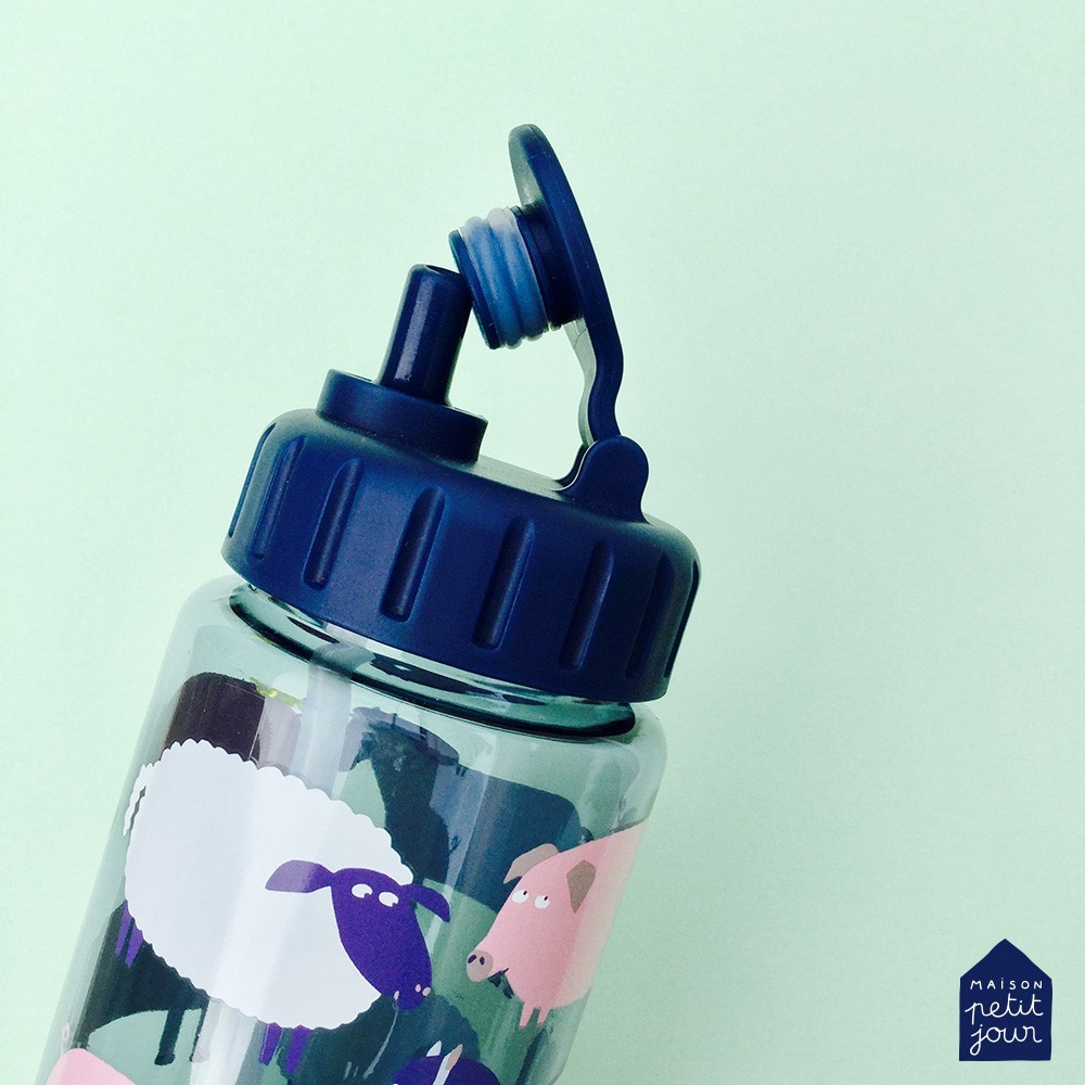 Garrafa de plástico transparente com tampa azul e ilustrações de animais