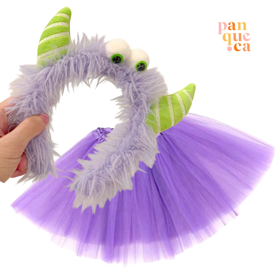 Conjunto fantasia infantil saia tutu roxa e tiara peluda com chifres verdes