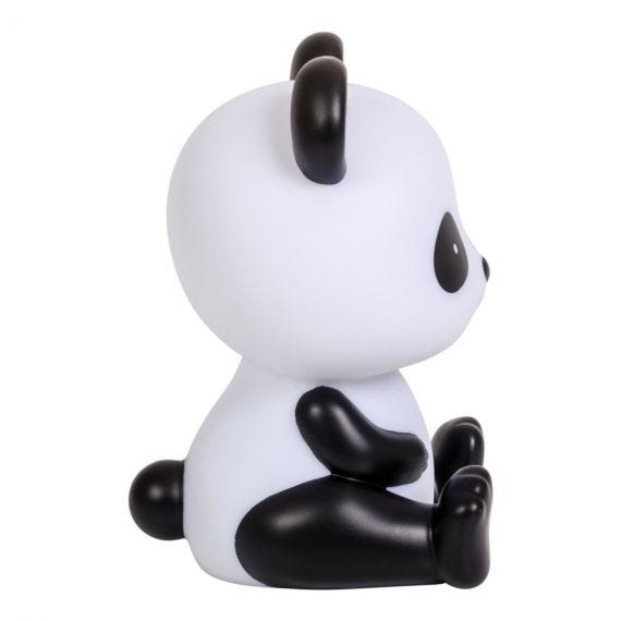 Boneco de panda preto e branco sentado em fundo branco
