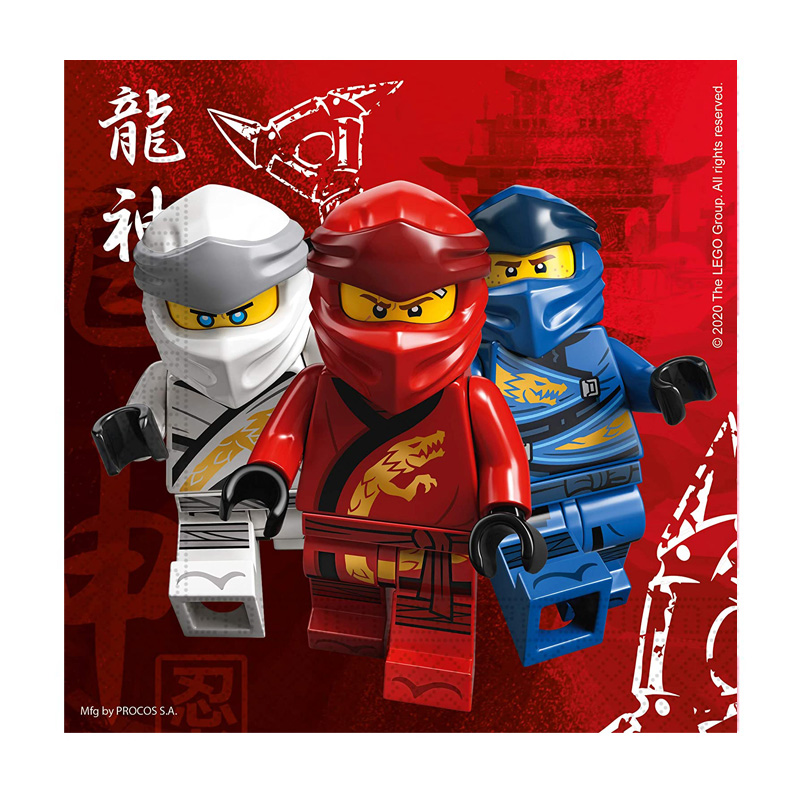 Figuras LEGO Ninjago vestidas de branco, vermelho e azul com fundo vermelho e símbolos asiáticos