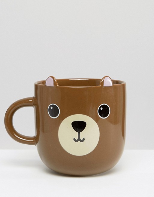 Caneca castanha de cerâmica com desenho de rosto de urso e orelhas pequenas no topo