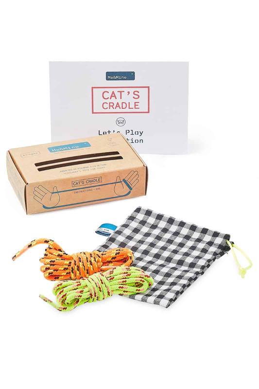 Jogo Cat's Cradle com cordas coloridas, saco xadrez e embalagem.