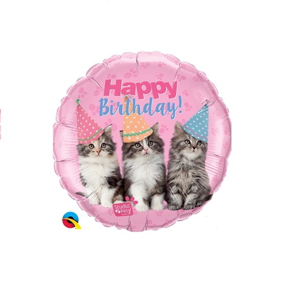 Balão redondo rosa com três gatinhos com chapéus de festa e texto Happy Birthday.