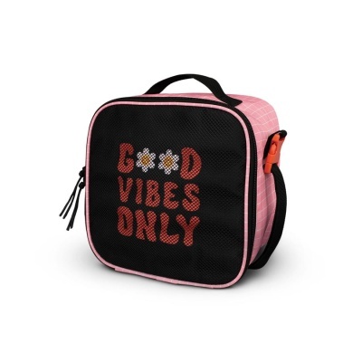 Bolsa térmica quadrada rosa e preta com texto Good Vibes Only na frente