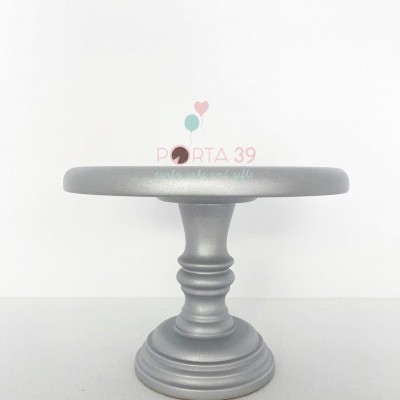 base de bolo prateada com pedestal redondo e liso