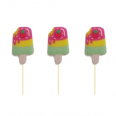 Três palitos decorativos em forma de gelado colorido com morango