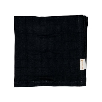 Guardanapo de tecido preto com etiqueta branca