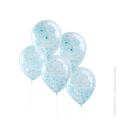 Cinco balões transparentes com confetes azuis em fundo branco.