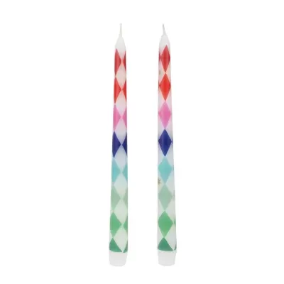Velas longas brancas com padrão de losangos coloridos
