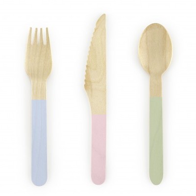 Talheres de madeira com cabos coloridos azul, rosa e verde