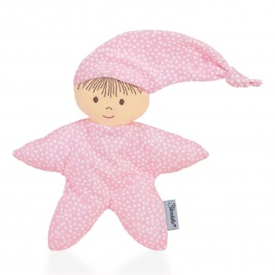 Boneco de peluche rosa com padrão de flores brancas e rosto bordado.