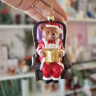 Enfeite de Natal em vidro com urso vestido de Pai Natal