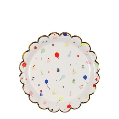 Prato de papel branco com decoração de festa e borda dourada scallop