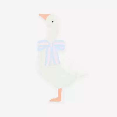 Pelúcia de ganso branco com fita azul e rosa no pescoço