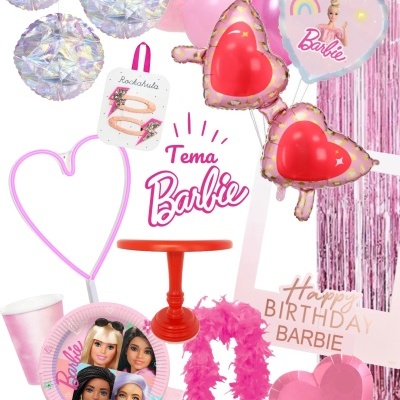 Decoração para festa temática Barbie com balões, pratos, chapéus e adereços cor de rosa e prateados