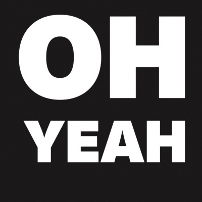 Texto branco 'OH YEAH' num fundo preto.