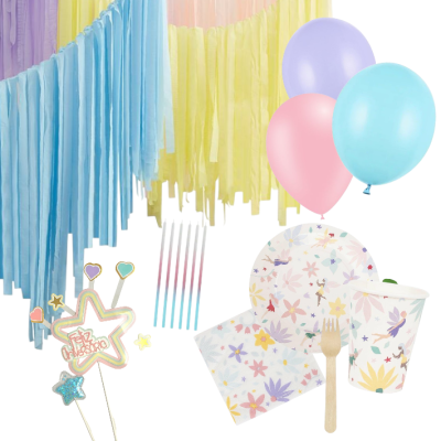 Conjunto de decoração para festa com franjas coloridas, balões, velas, palitos decorativos e louça descartável floral.