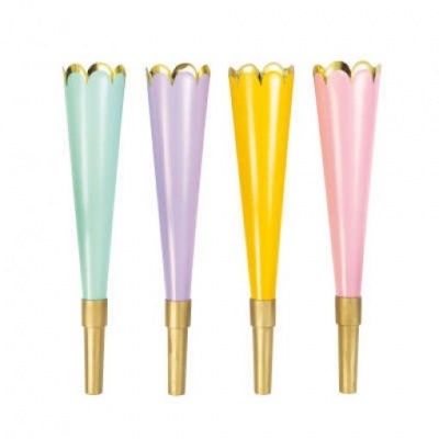 Quatro apitos coloridos pastel com extremidades douradas