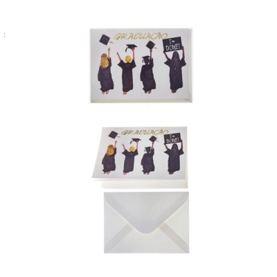 Cartões de convite de graduação com ilustração de formandos e envelope branco