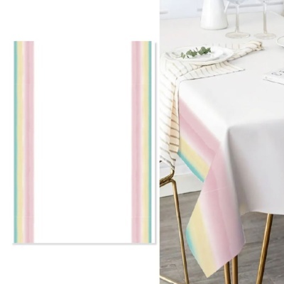 Toalha de mesa branca com riscas verticais coloridas em tons pastel nas bordas