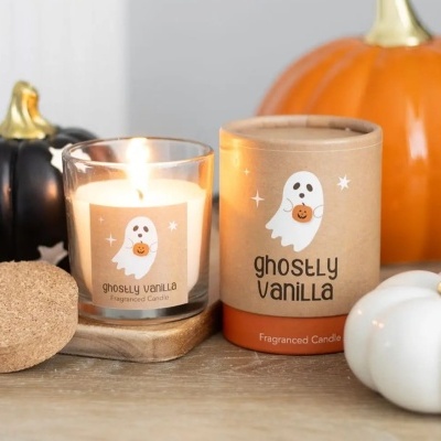Vela perfumada Ghostly Vanilla com embalagem e decoração de Halloween