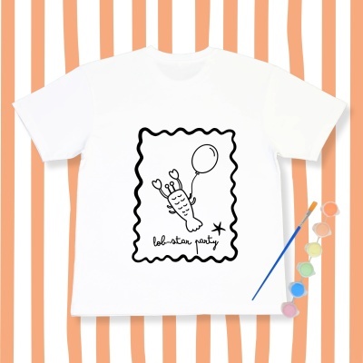 T-shirt branca com desenho de lagostim a segurar balão e texto lob-star party.