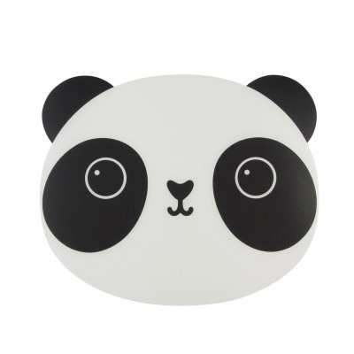 Objeto decorativo em forma de rosto de panda preto e branco