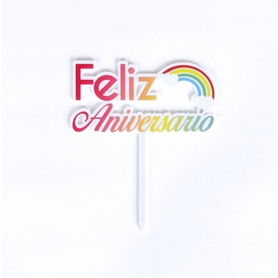 Topper de bolo 'Feliz Aniversario' colorido com arco-íris e nuvens