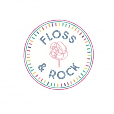 Logótipo colorido com texto 'FLOSS & ROCK' e desenho de algodão doce