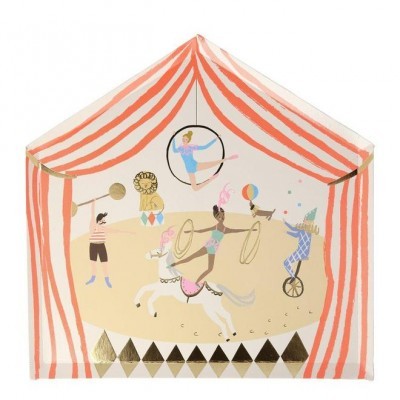 Caixa decorativa com tema de circo, tenda riscada branca e vermelha, figuras coloridas de artistas de circo e detalhes dourados.