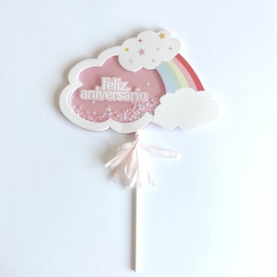 Topper de bolo nuvem arco-íris com texto Feliz aniversário