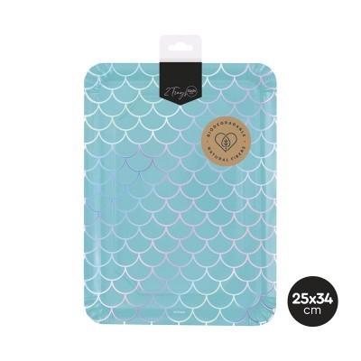 Tabuleiro azul claro com padrão de escamas brancas e etiqueta preta