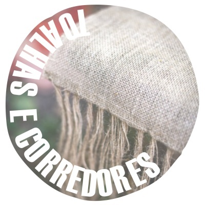 Tecido rústico bege com franjas e texto 