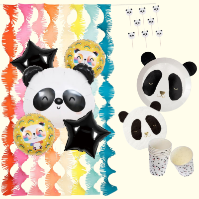 Decoração de festa com tema de panda incluindo balões, pratos, copos, toppers e serpentinas coloridas.