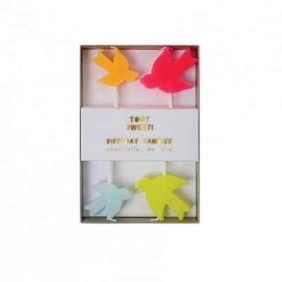 Conjunto de velas de aniversário em forma de pássaros coloridos numa caixa