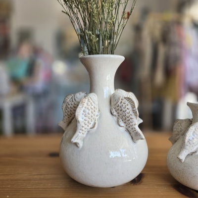 Vaso decorativo branco com peixes em cerâmica