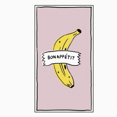 Ilustração de uma banana amarela com faixa branca e texto BON APPÉTIT sobre fundo rosa