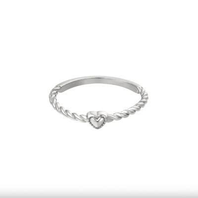 Anel de prata com padrão torcido e coração ao centro