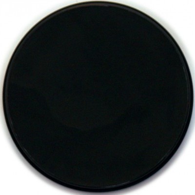 Disco redondo preto numa superfície branca