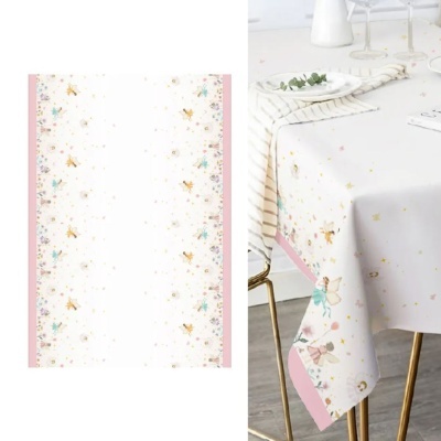 Toalha de mesa branca com fadas coloridas e estrelas douradas, borda rosa