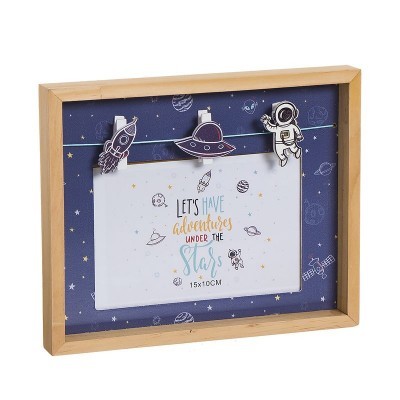 Moldura de madeira com decoração de espaço e cartão com texto inspirador