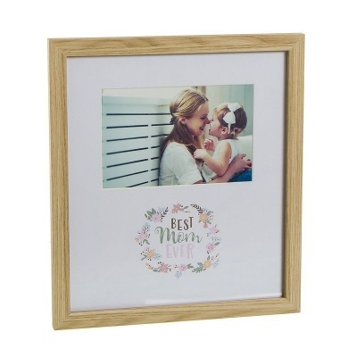 Moldura de fotografia quadrada em madeira clara com frase 'BEST Mom EVER'
