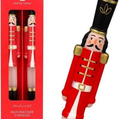 Velas decorativas em forma de soldado de natal embaladas em caixa vermelha com texto.