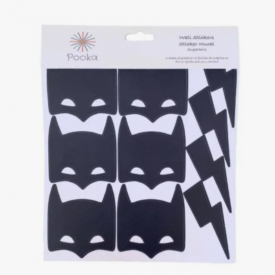 Adesivos de parede pretos formas de máscara e raios em embalagem branca com logo Pooka